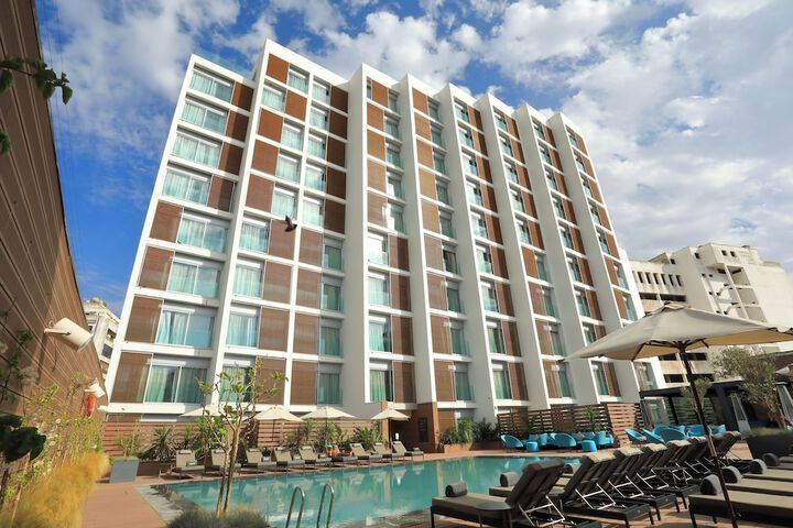 Hotel Pool