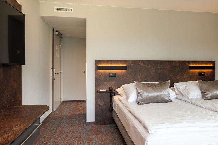 Room 42 of 87