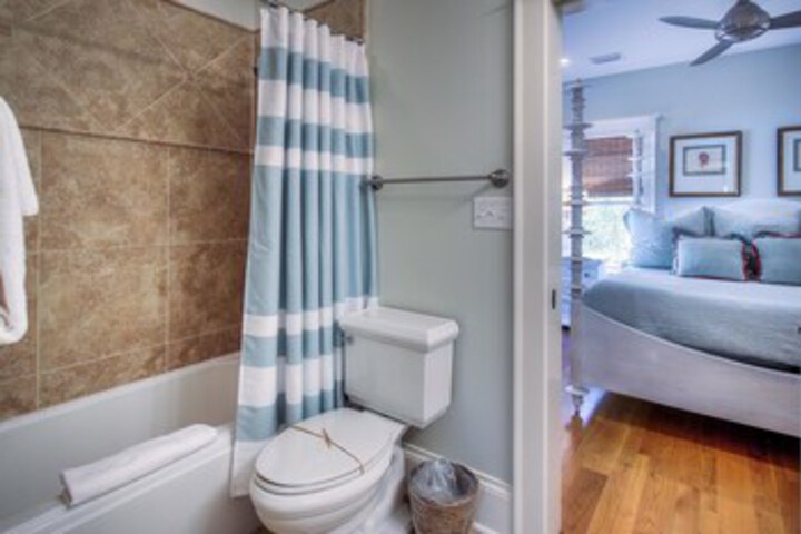 Room 4 of 22