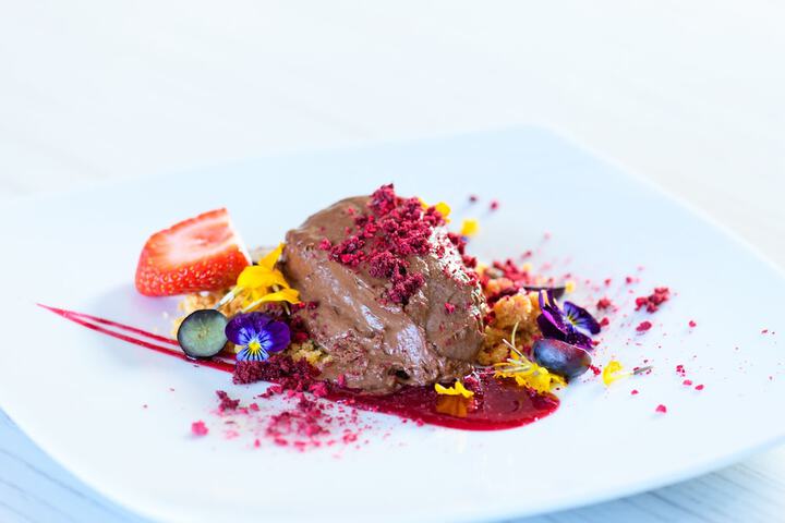 Lounge 26 of 37