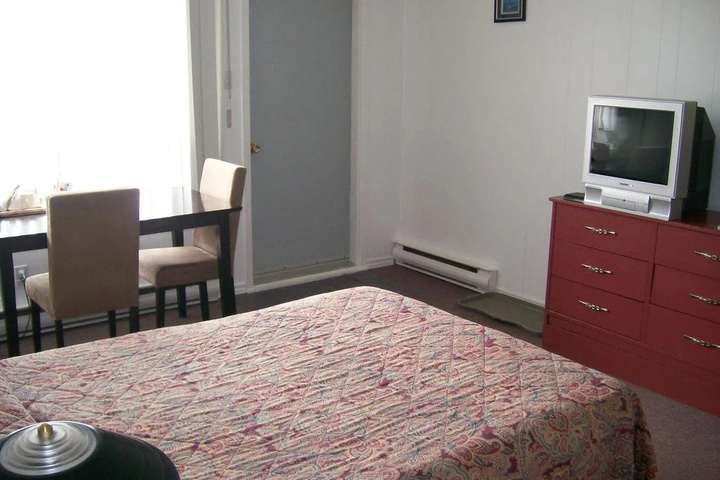 Room 7 of 18