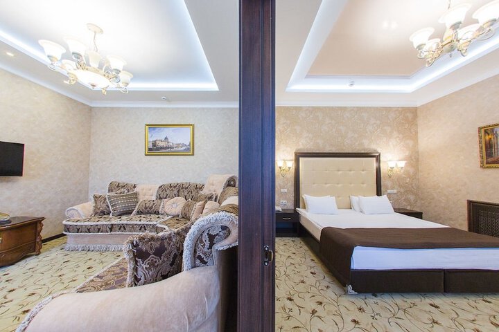Room 5 of 143