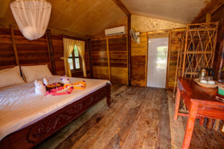 Room 13 of 27
