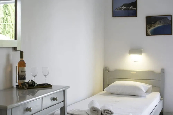 Room 4 of 13