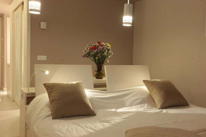 Room 3 of 85