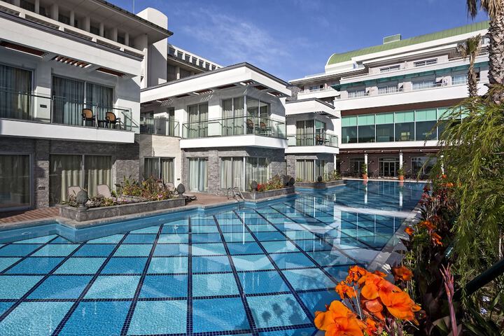 Pools & Facilities