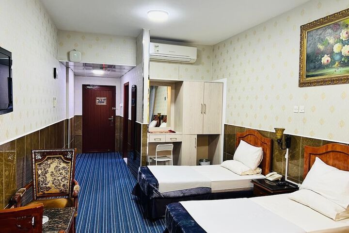 Room 8 of 16