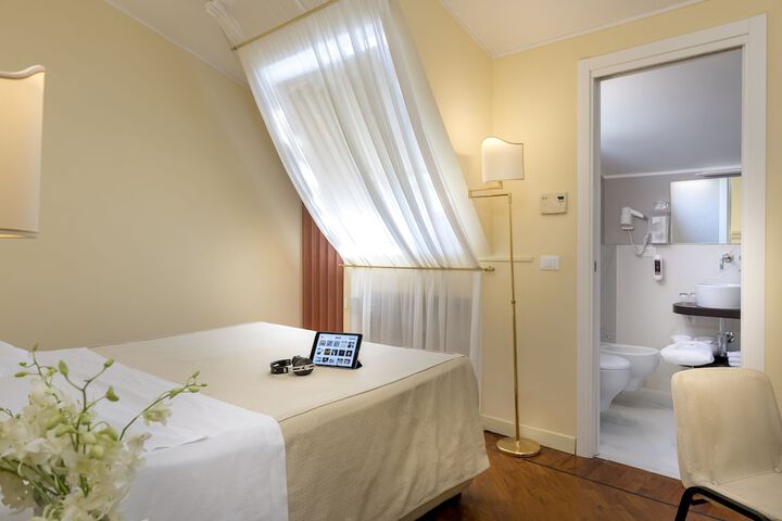 Room 8 of 31