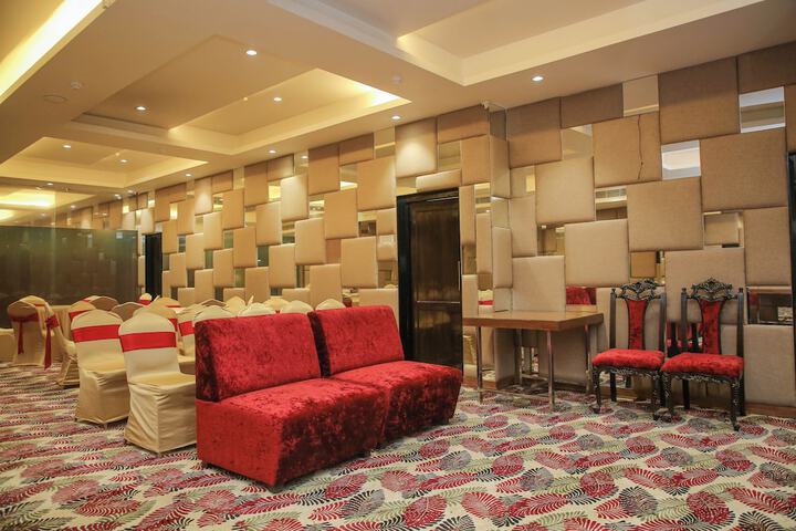 Ballroom/Hall 38 of 42