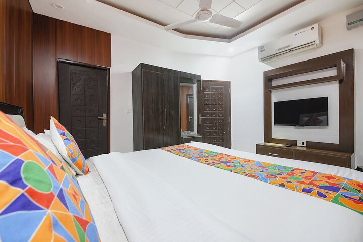 Room 17 of 31