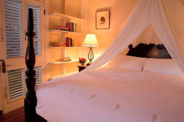 Room 9 of 48