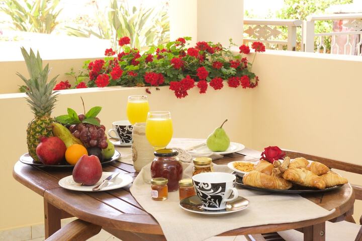 Breakfast/Coffee Service 15 of 25