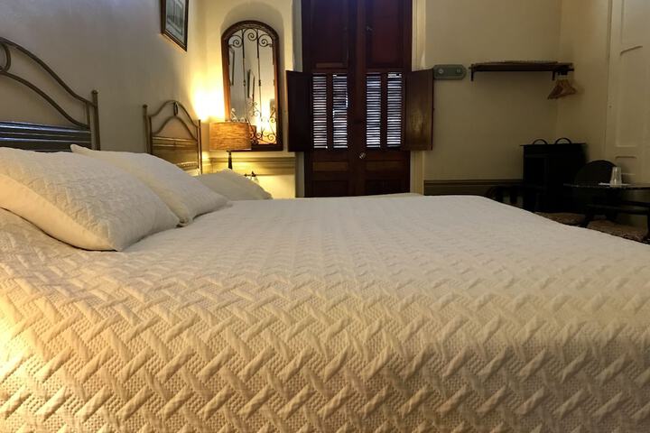 Room 5 of 32