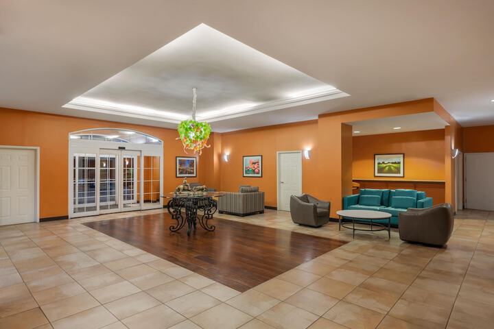 Entrance & Lobby