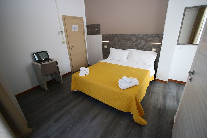 Room 8 of 161