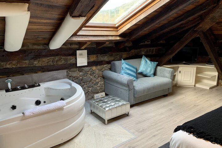 Room 2 of 99