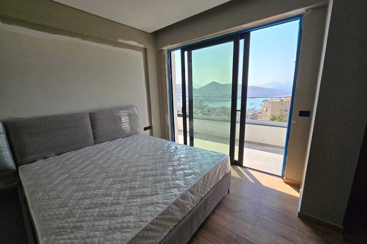 Room 4 of 77