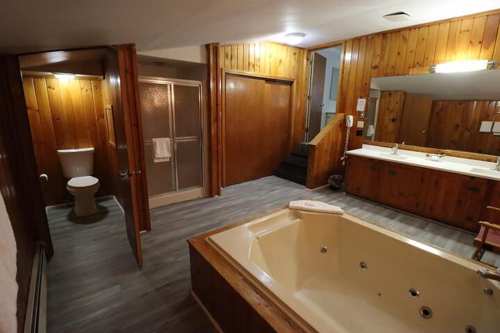 1 King Bed Upper Floor (5 of 10)