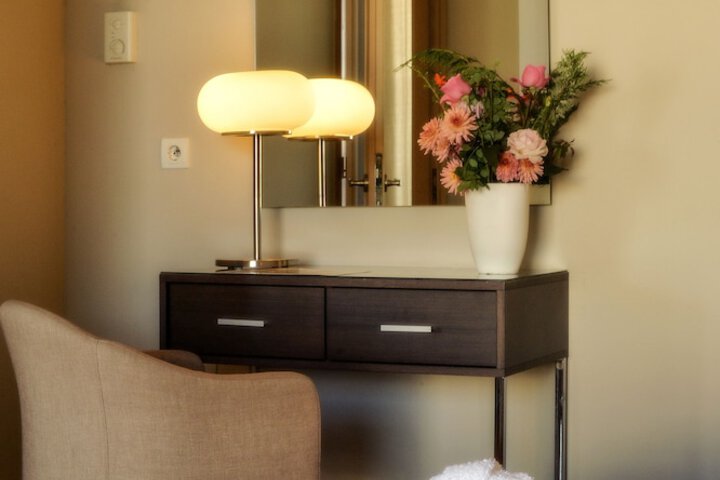 Room 28 of 166