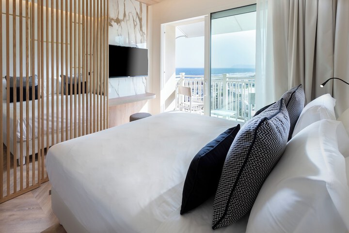 Room 42 of 180