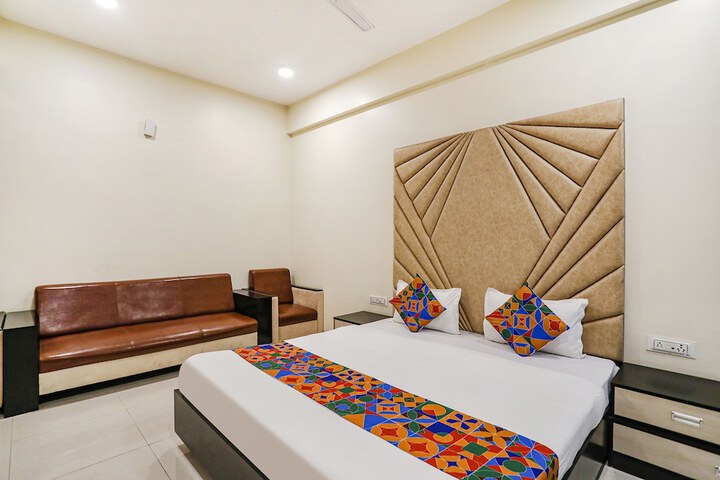 Room 12 of 27