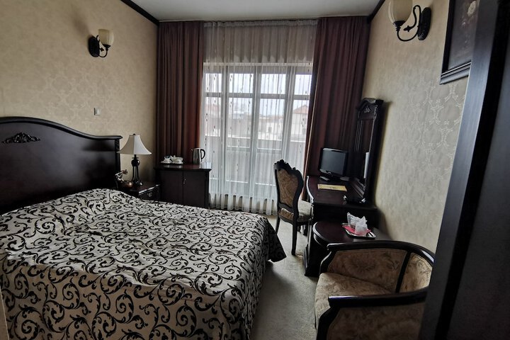 Room 6 of 26
