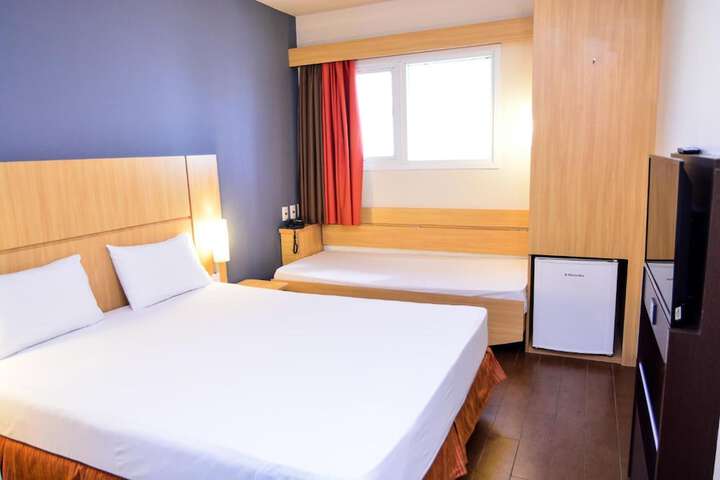 Room 15 of 37