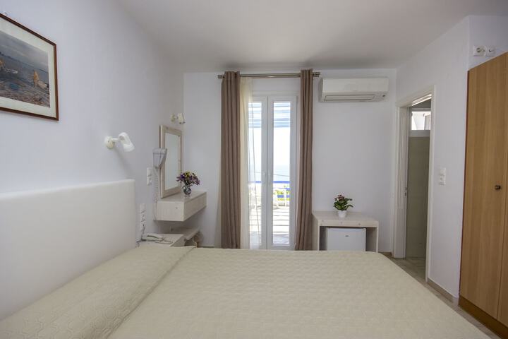 Room 3 of 42