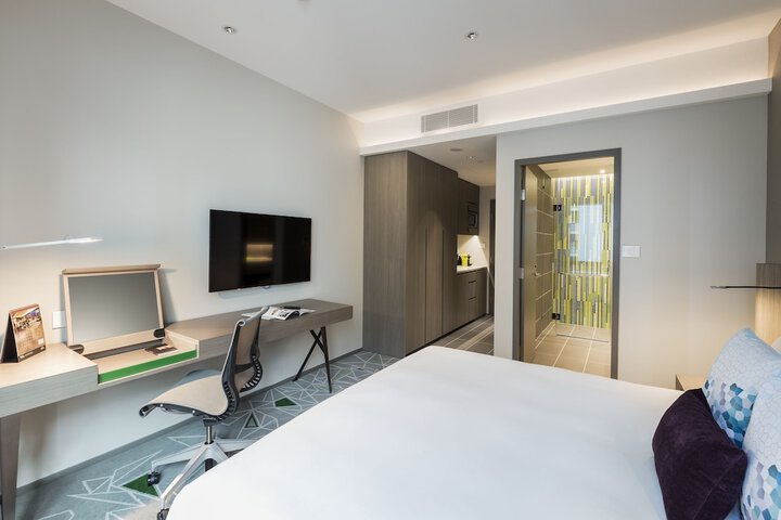 Room 10 of 42