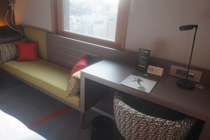 Room 26 of 75