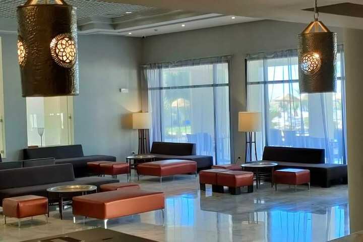 Lounge 42 of 54