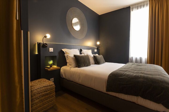 Room 83 of 210