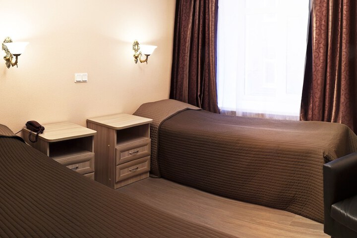 Room 9 of 28
