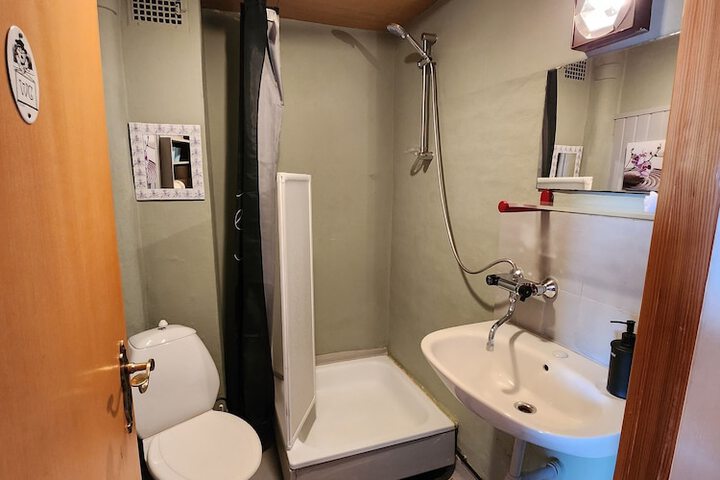 Room 9 of 17