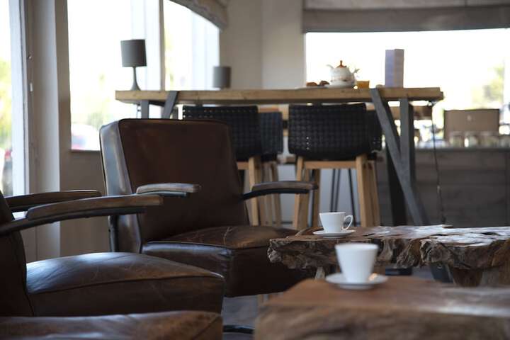 Lounge 72 of 81