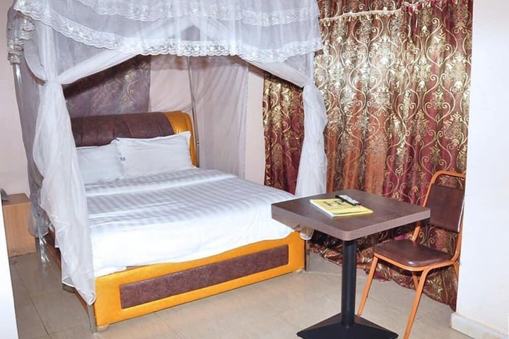 Room 10 of 21