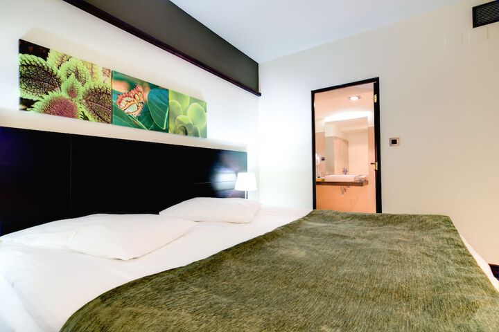 Room 17 of 144