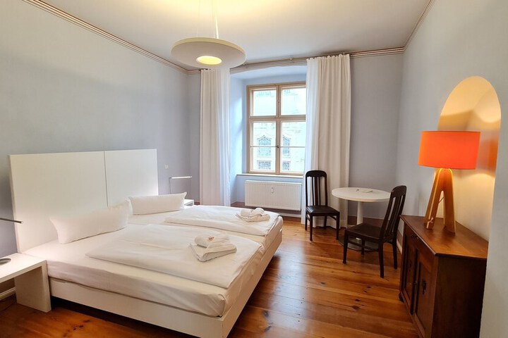 Room 18 of 174