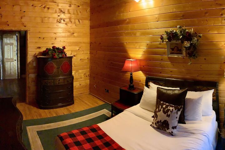 Room 13 of 111