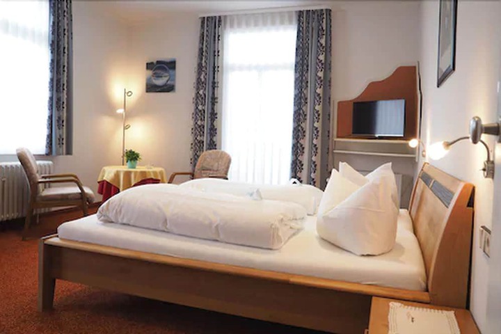 Room 8 of 43