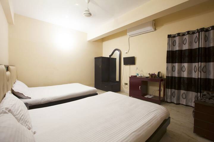 Room 17 of 27