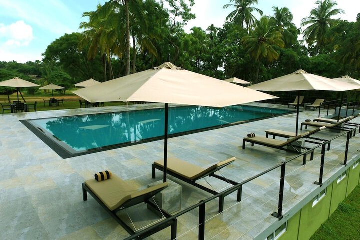 Hotel with Pool