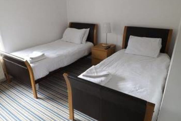 Room 6 of 17