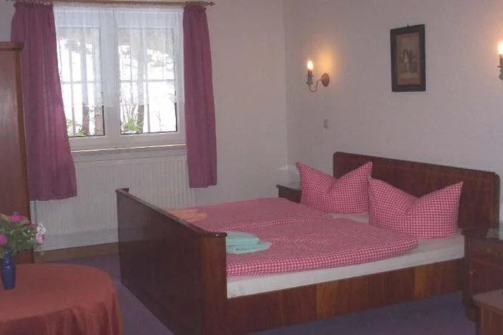 Room 6 of 19