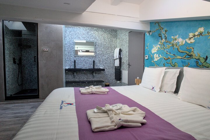 Room 33 of 234