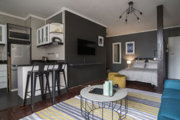 Room 6 of 11