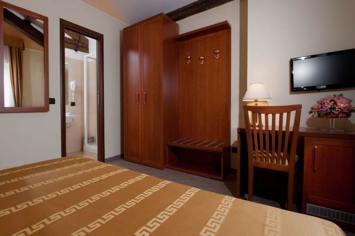 Room 30 of 119