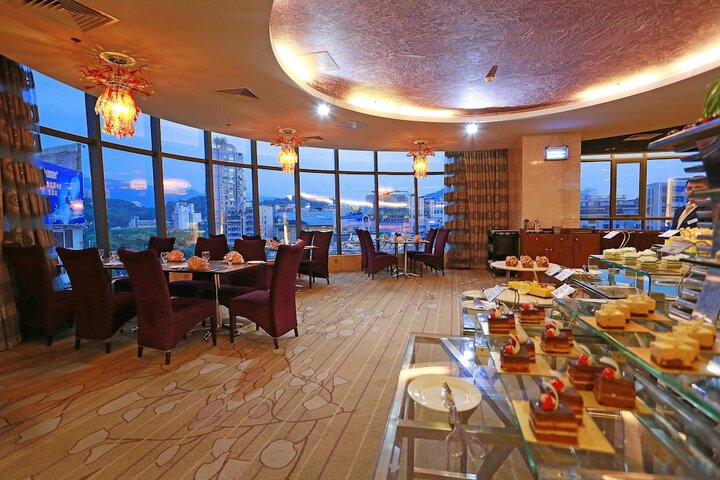 Dining 34 of 59