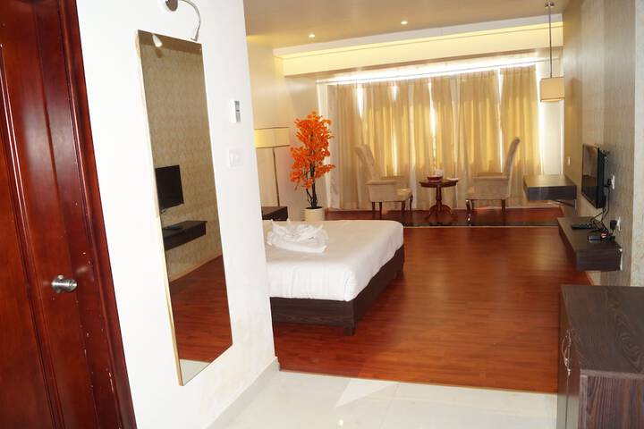 Room 5 of 10