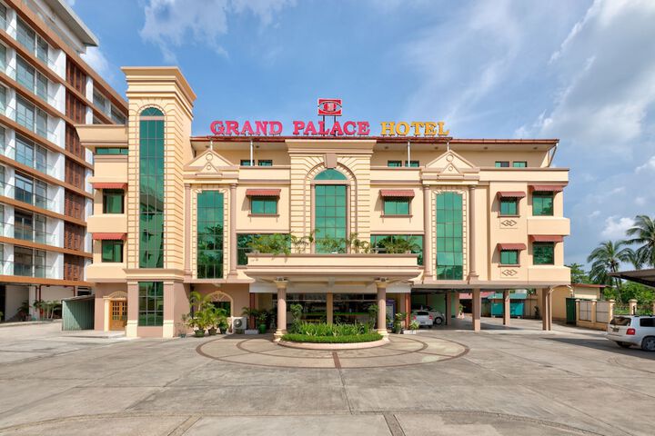 Grand Palace Hotel